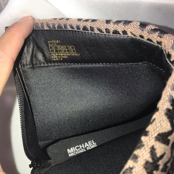 NWOB -Michael Kors Neevela boots. Size 4 - Picture 6 of 7